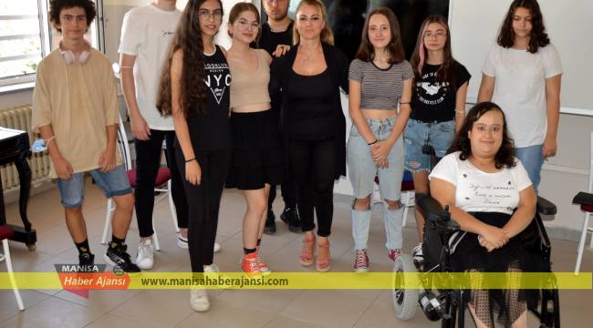 Öğrencilere telafide koro eğitimi