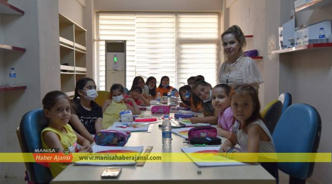 RESİM YETENEKLERİNİ GELİŞTİRİYORLAR