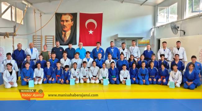 YUNUSEMRELİ ŞAMPİYON JUDOCULAR ÖDÜLLENDİRİLDİ