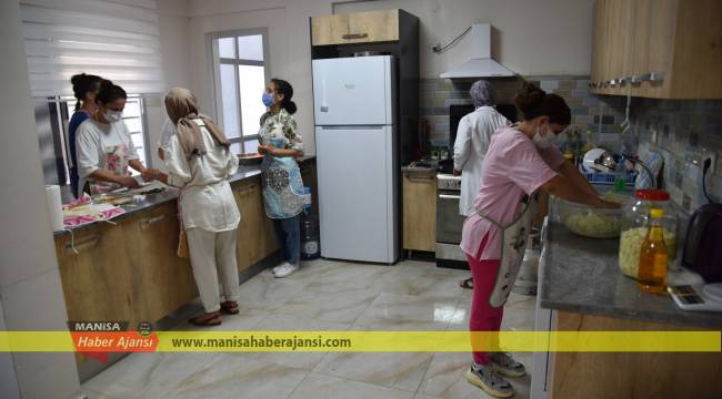 AŞÇILIĞI ÖĞRENİYORLAR