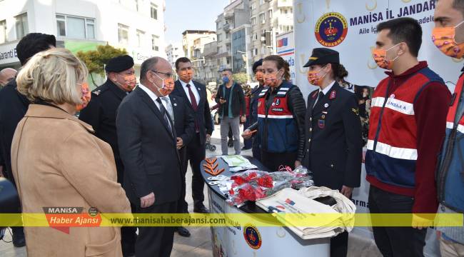 Kadına Yönelik Şiddete Karşı Uluslararası Mücadele Günü Etkinlikleri Kapsamında Stant Açıldı, Tiyatro Oyunu Sahnelendi
