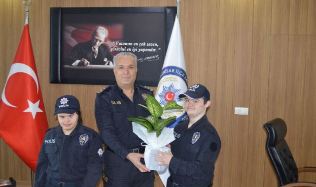 Down sendromlu çocuğun polislik hayali bir günlüğüne gerçek oldu