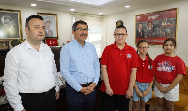 BİLİM SANAT MERKEZİ&#039;NİN DAHİLERİ BAŞKAN ÇELİK&#039;E TEŞEKKÜR ETTİ