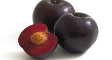 SICAKLARDA KARA ERİK HOŞAFI İLE SERİNLEYİN