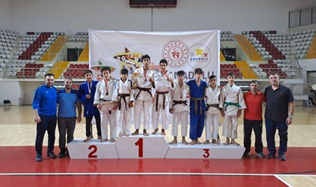 MANİSALI JUDOCULAR SİVAS&#039;TA TÜRKİYE ŞAMPİYONU