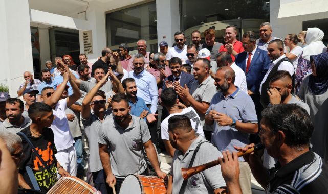 ŞEHZADELER BELEDİYESİ&#039;NDE DAVUL ZURNALI ZAM SEVİNCİ