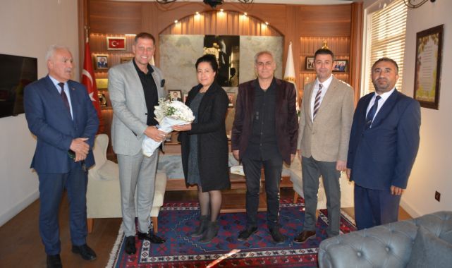 Manisa Ticaret Borsası Anadolu lisesinden Başkan özkasap&#039;a ziyaret