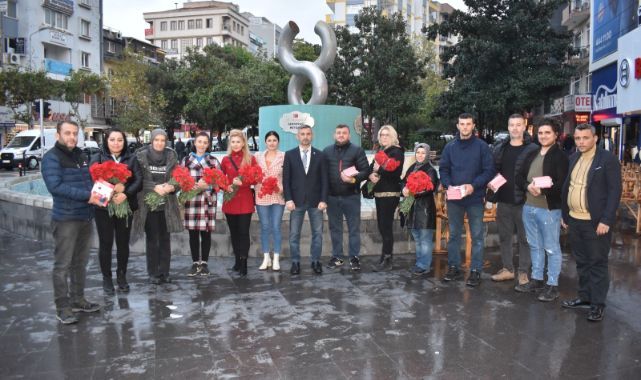 Milli Yol Partisi&#039;nden Kadına Yönelik Şiddete Karşı 3 Bin Karanfil