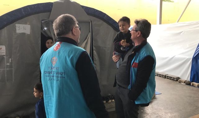 Müftülük personeli İskenderun’da depremzedeleri yalnız bırakmıyor