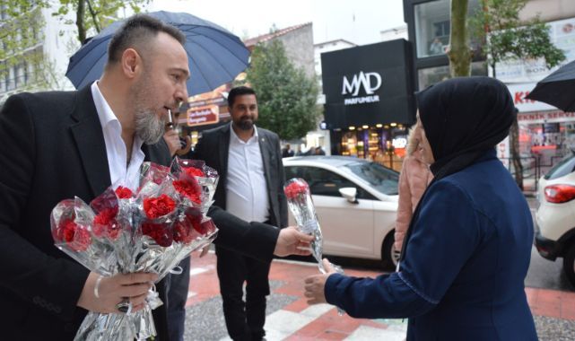 Manisa Ağrılılar Derneği Dünya Ağrılılar Günü İçin 404 Adet Karanfil Dağıttı