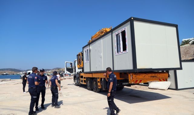 SAHİLDEKİ 22 KONTEYNERİ BELEDİYE EKİPLERİ KALDIRDI