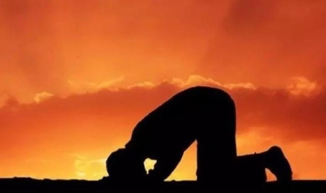 Mevlid Kandili&#039;nde 100 rekatlık kandil namazı nasıl kılınır? Diyanet 100 rekatlık kandil namazı kılınışı