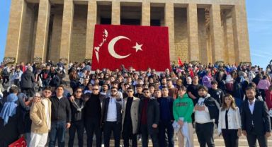 AZERBAYCANLI TALEBELER ATA'NIN HUZURUNDA