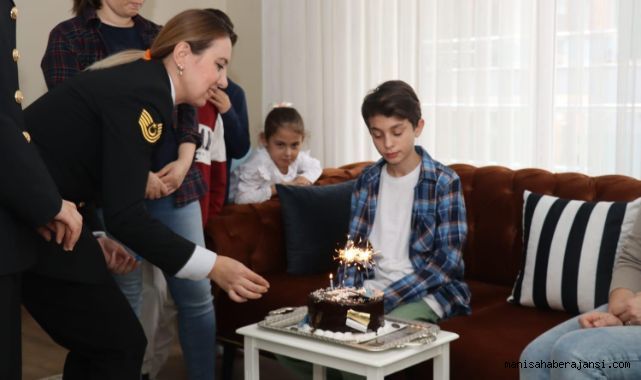 Jandarma, Şehit Çocuğuna Doğum Günü Sürprizi Yaptı