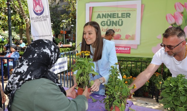 Annelerin Çiçeği Başkan Durbay'dan