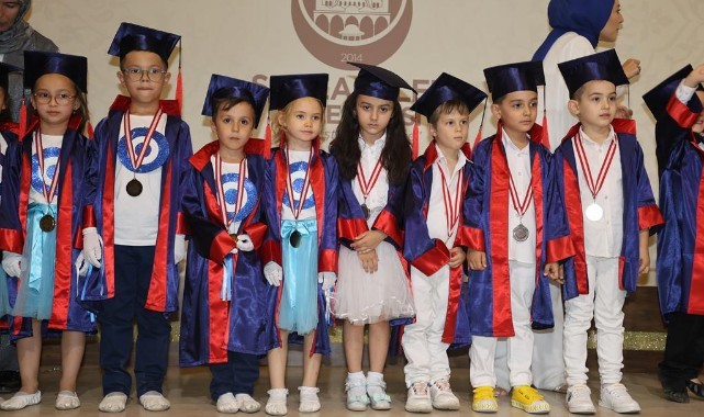 ŞEHZADELER BELEDİYESİ&#039;NİN MİNİKLERİ MEZUN OLDU