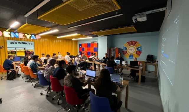 YUNUSEMRE YAPAY ZEKA EĞİTİMİNE EV SAHİPLİĞİ YAPIYOR