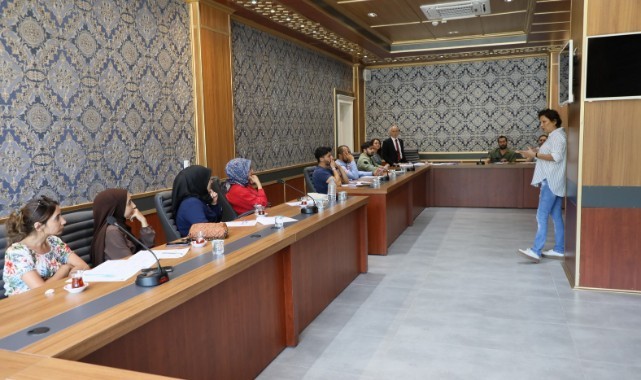 YUNUSEMRE İŞÇİ İLE İŞVERENİ BULUŞTURUYOR