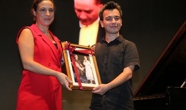 Meryem Ana Evi nöbetine ünlü sanatçılardan destek