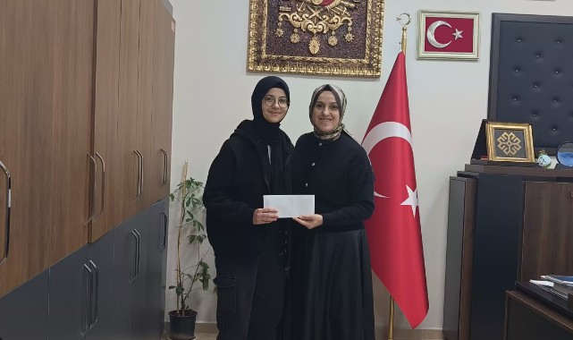 ALİ UZUNOĞLU ANADOLU İMAM HATİP LİSESİ ÖĞRENCİSİ AFRANUR SEVİNÇ, İL YARIŞMASINDA İKİNCİ OLDU