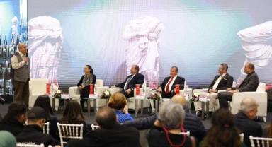 Başkan Ceritoğlu Sengel turizm fuarında Meryem Ana Evi sürecini anlattı