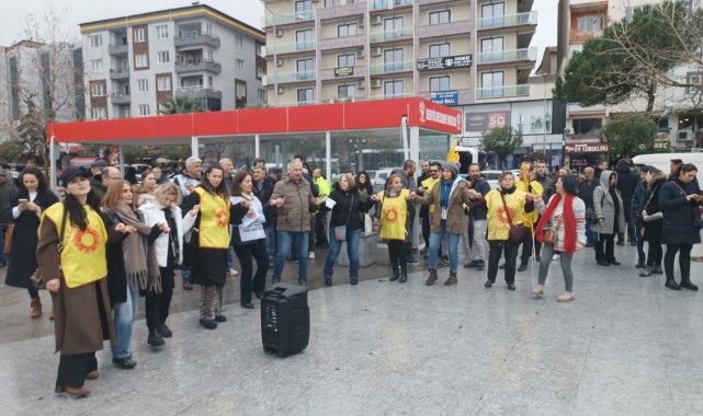 SOMA’DA KAMU EMEKÇİLERİ, GEÇİM SIKINTISINA KARŞI İŞ BIRAKTI