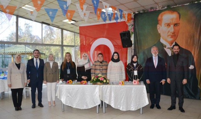 Büşra Temel, AK Parti Yunusemre İlçe Kadın Kolları Başkanlığına Seçildi