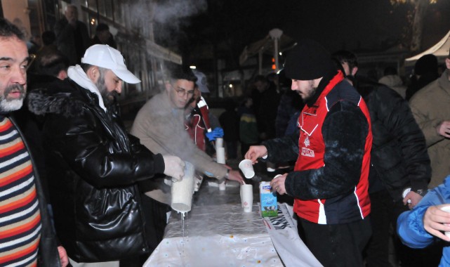 Vakıflar bölge Müdürlüğü'nden Regaip Kandilinde  Salep İkrami