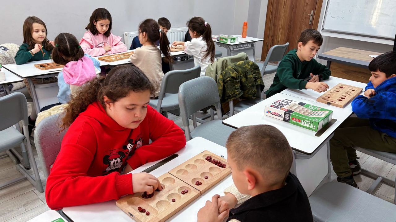 Edremit Belediyesi’nden Çocuklara Zeka Oyunları Atölyesi