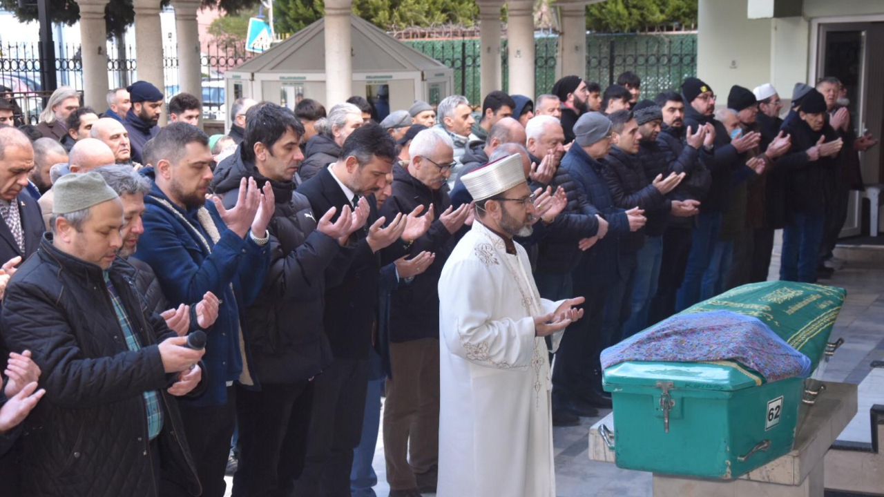 Kimya Öğretmeni Müzeyyen Arslan Son Yolculuğuna Uğurlandı