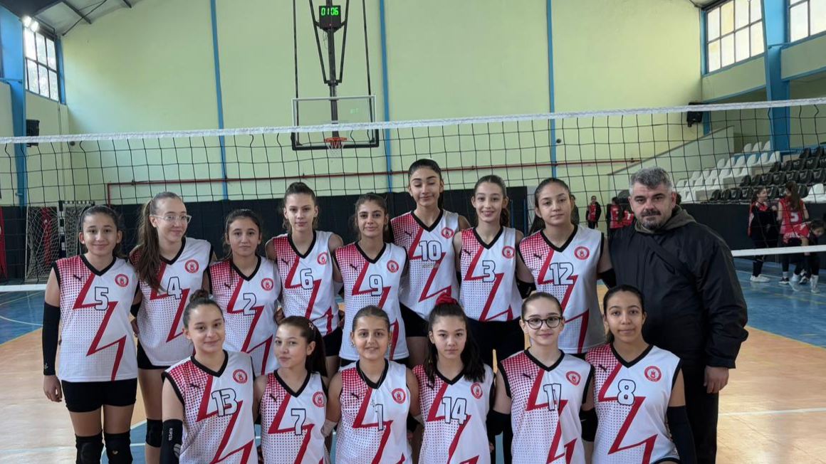 Şehzadeler Midi Kızlar Voleybol Takımı Galip