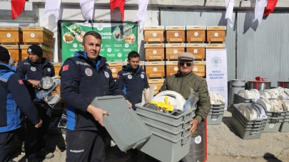 Yangın Mağduru Arıcılara Büyükşehir’den Can Suyu