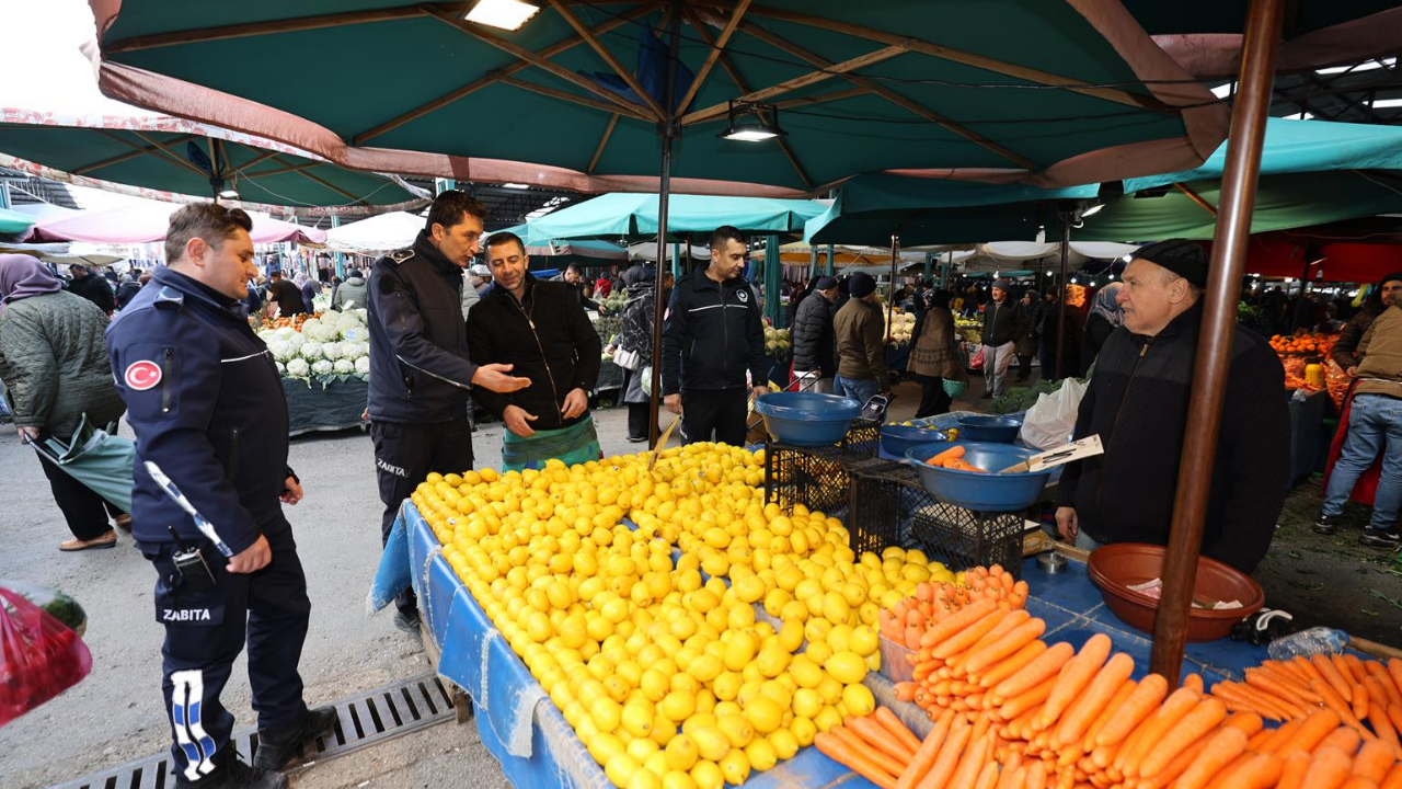 Şehzadeler Zabıta Ekiplerinden Perşembe Pazarı’nda Sıkı Denetim