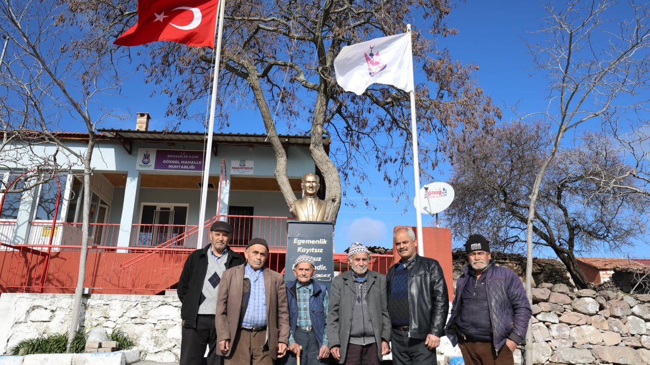 Şehzadeler Belediyesi’nden Gökbel Mahallesi’ne Atatürk Büstü