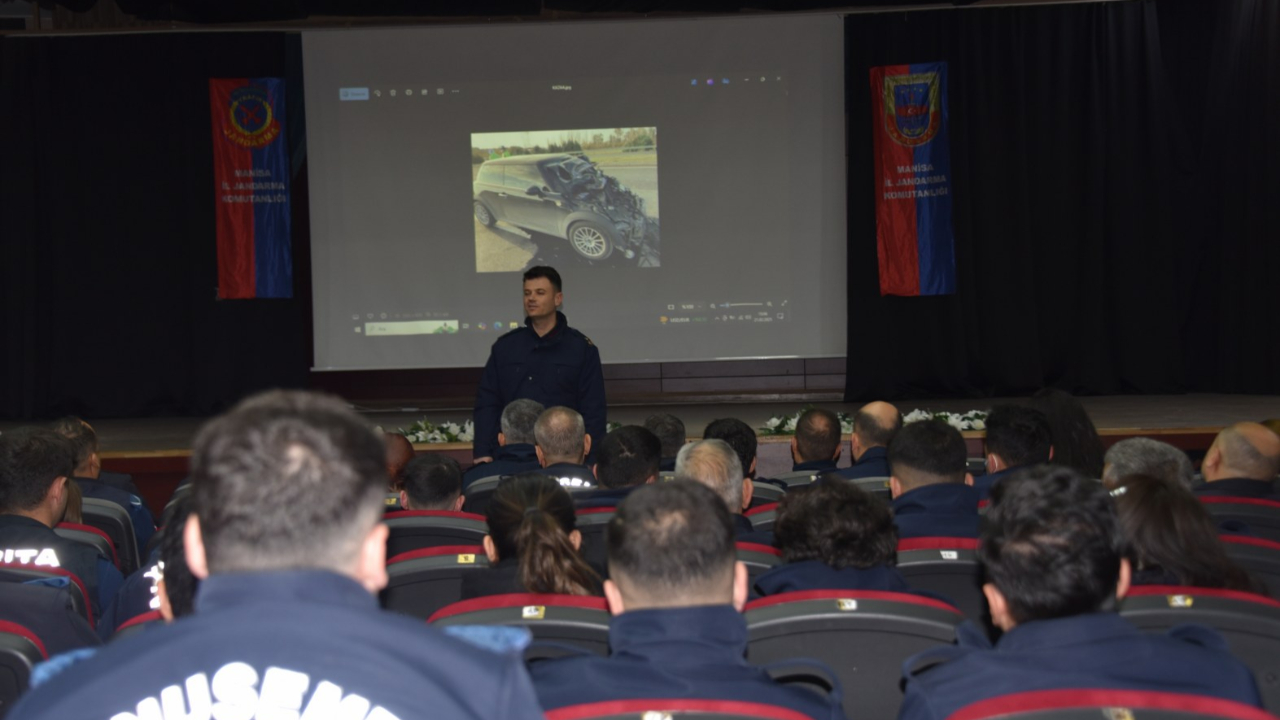 Yunusemre Belediyesi Zabıta Personeline Trafik Eğitimi