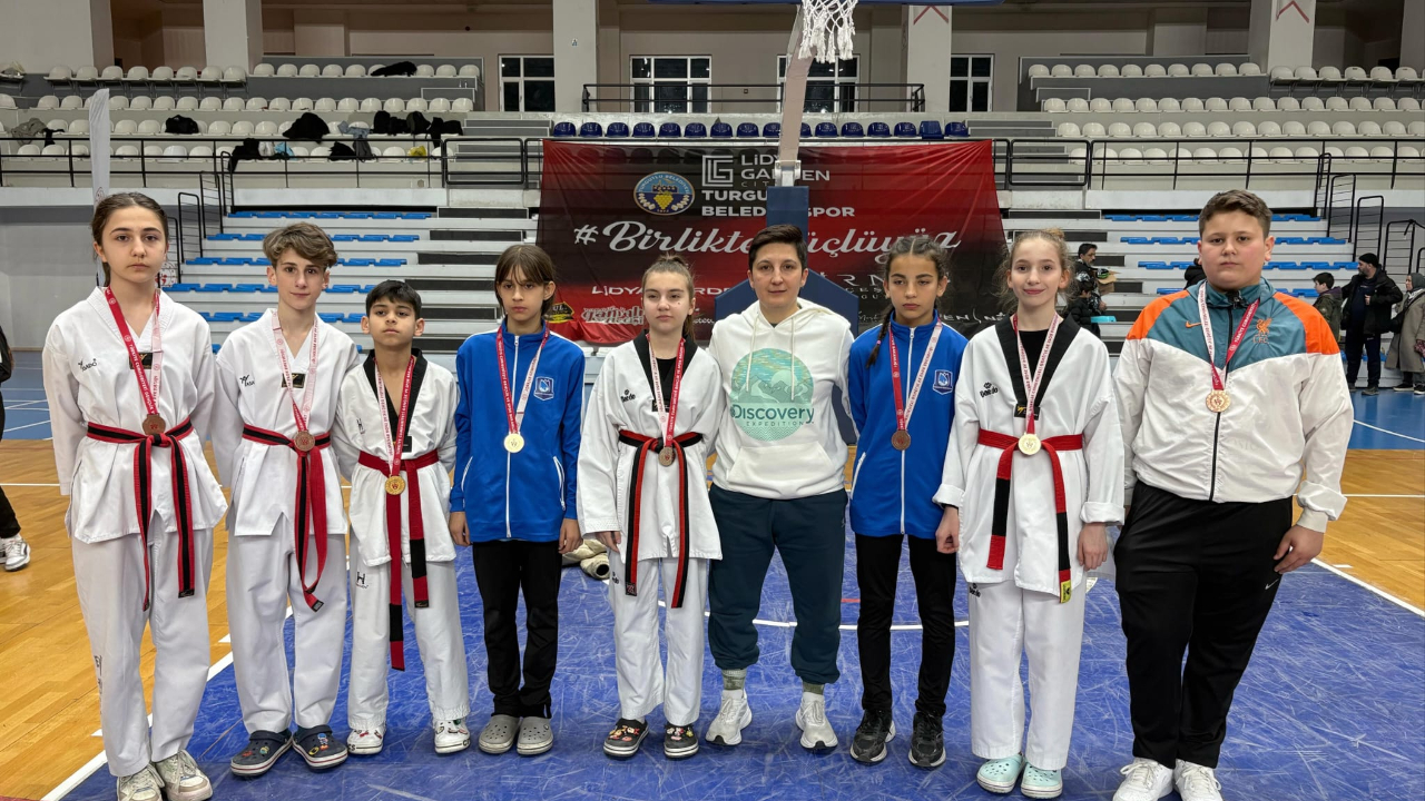 Yunusemre Belediyespor Taekwondocuları, Turgutlu’da 12 Madalya Kazandı