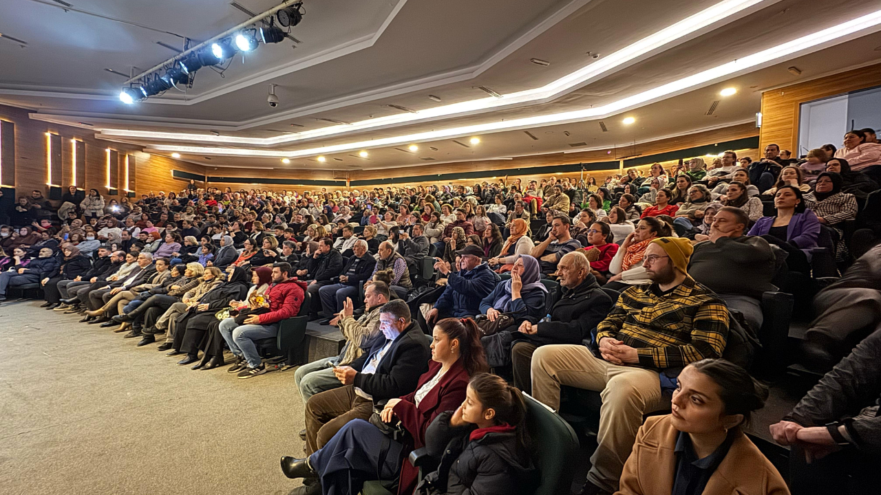 Turgutlu Belediyesi’nin ‘Kış Konseri’ Müzikseverleri Büyüledi