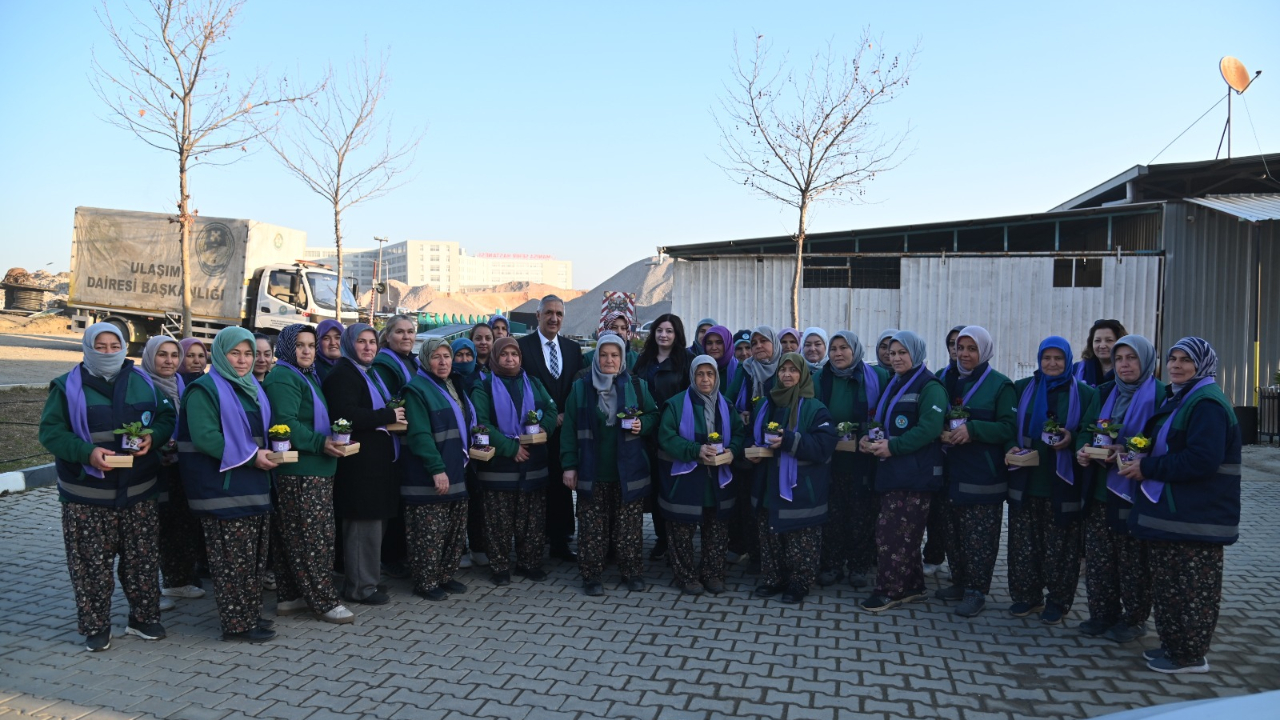 Büyükşehir ve Maski’den Kadın Çalışanlara Özel Hediye