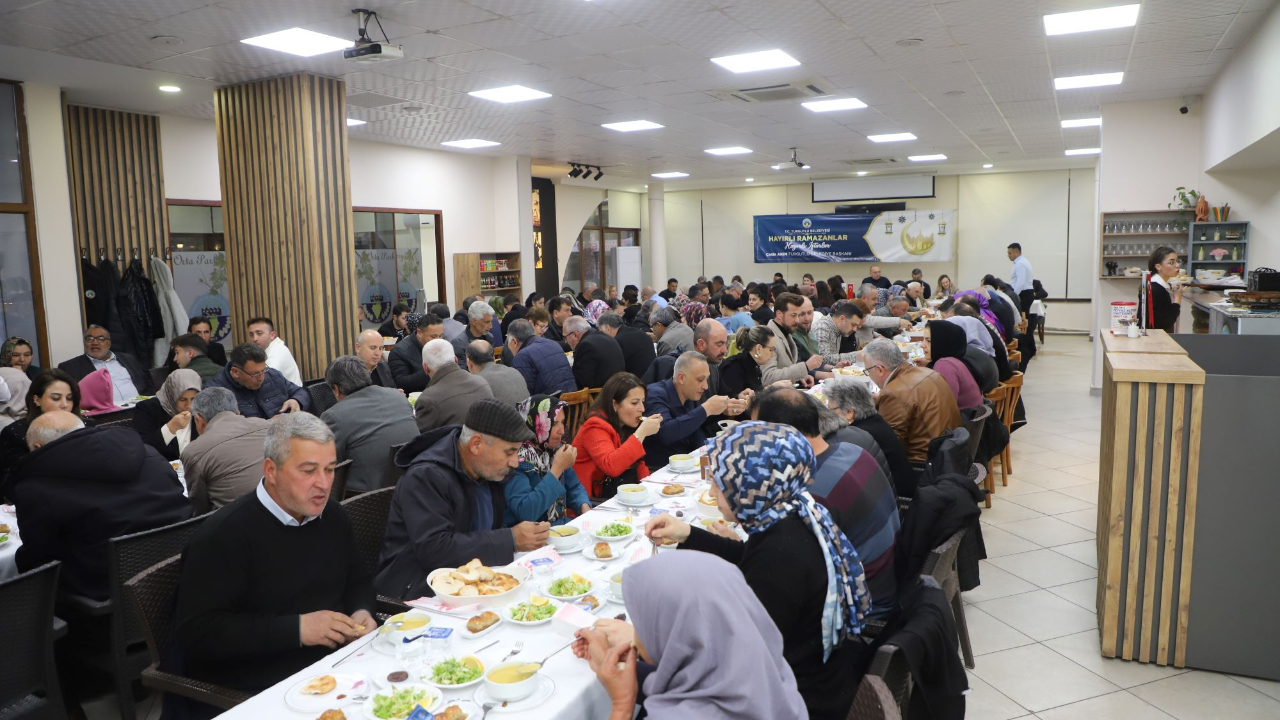 Başkan Çetin Akın, Muhtarlarla İftar Sofrasında Buluştu