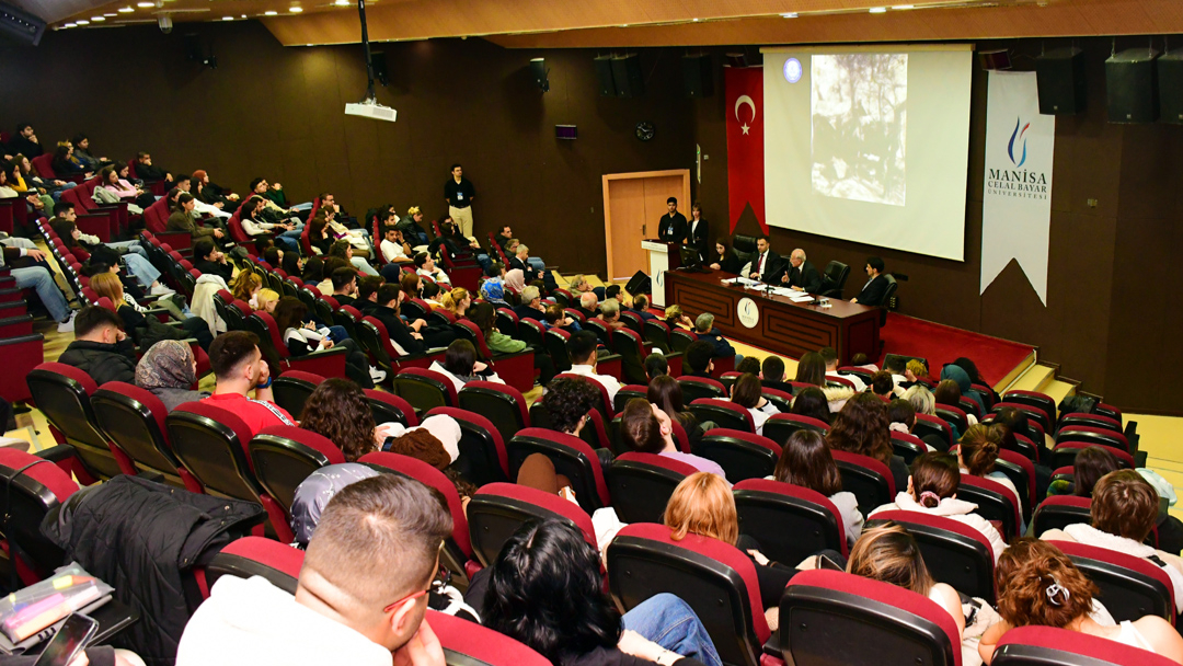 MCBÜ’de ‘Çanakkale Ruhu’ Konferansı Düzenlendi