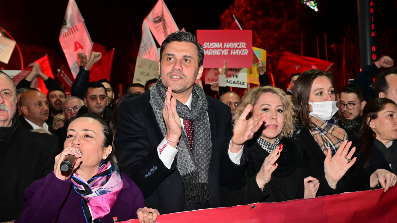 Zeyrek’ten Demokrasi Yürüyüşünde  Mesaj: “Bir Santim Eğilmedik, Eğilmeyeceğiz!”