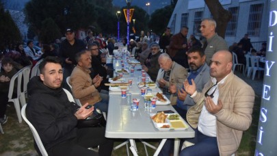 Gördesliler Derneği’nin İftar Programına Yoğun İlgi