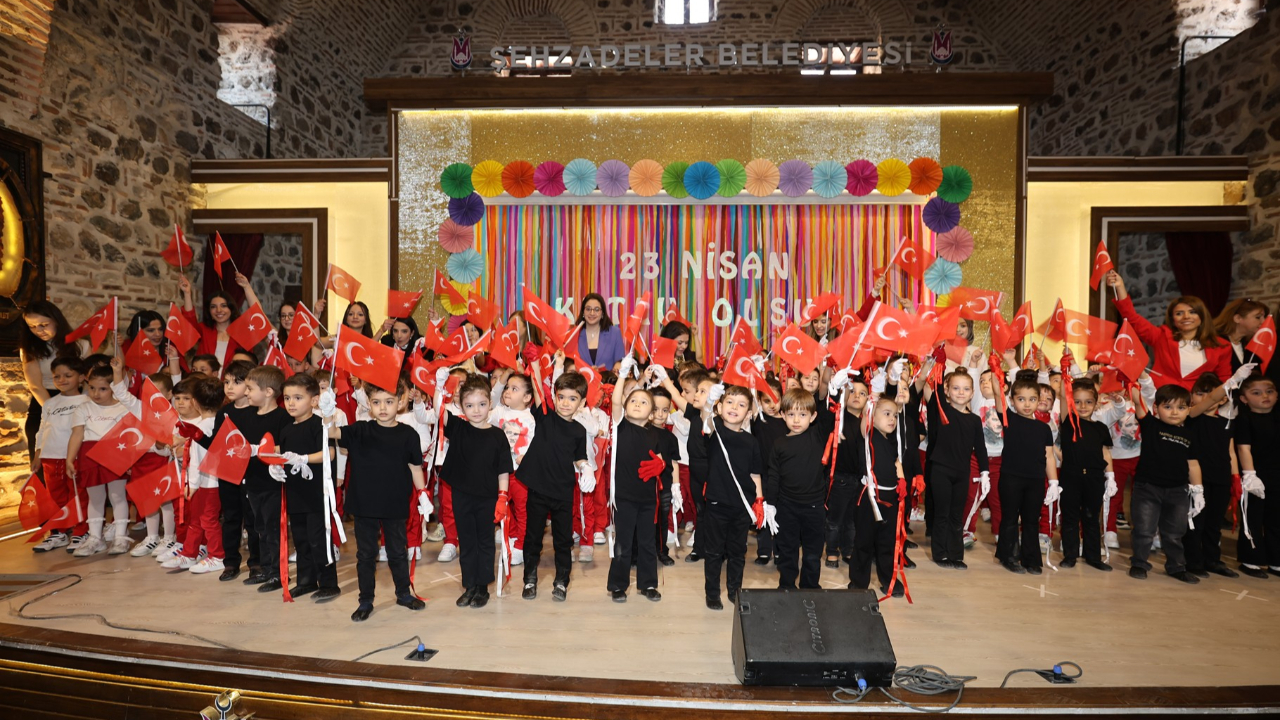 Şehzadeler’de 23 Nisan Coşkusu Miniklerle Taçlandı