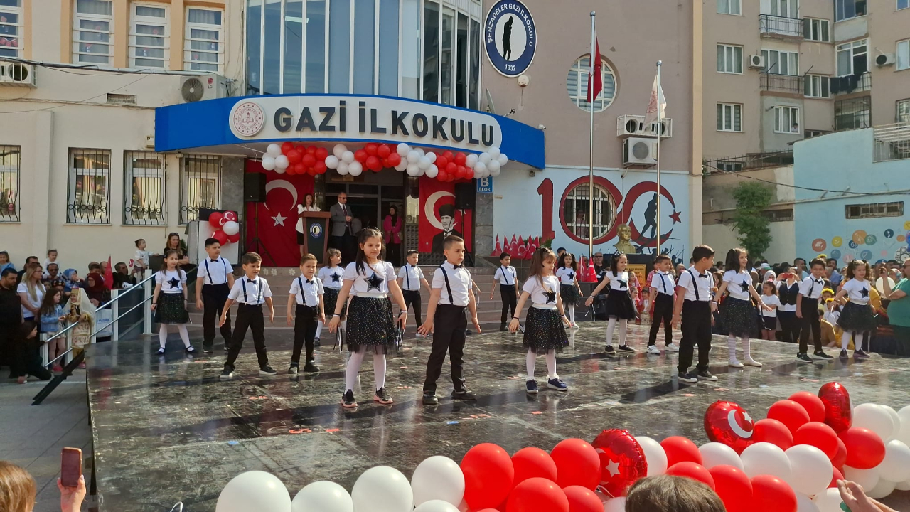 Gazi İlkokulu’nda 23 Nisan Sevinci: Miniklerden Renkli Gösteriler