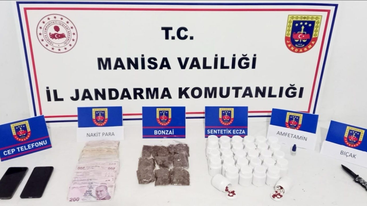 Manisa’da Jandarmadan Uyuşturucu Operasyonu: 2 Bin 562 Hap Ele Geçirildi