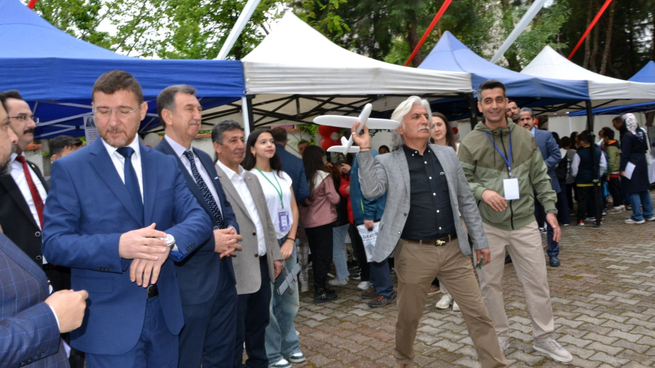 Manisa&#039;da Geleceği İnşa Eden Projeler Bilim Fuarında Buluştu