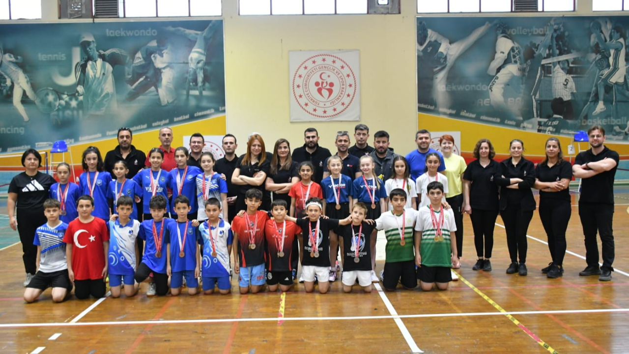 Yunusemreli Badmintonculardan İl Birinciliği&#039;nde Madalya Yağmuru