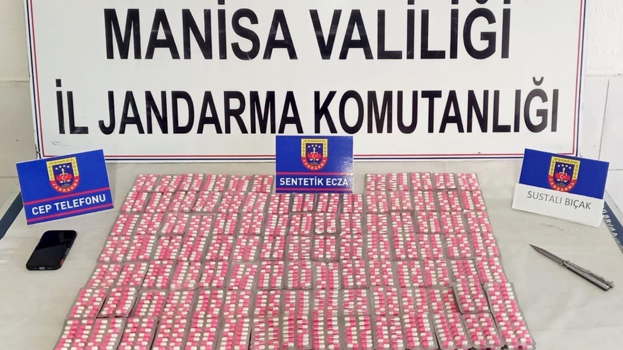 Soma’da Sentetik Ecza Hapı ve Bıçak Ele Geçirildi, 1 Tutuklama