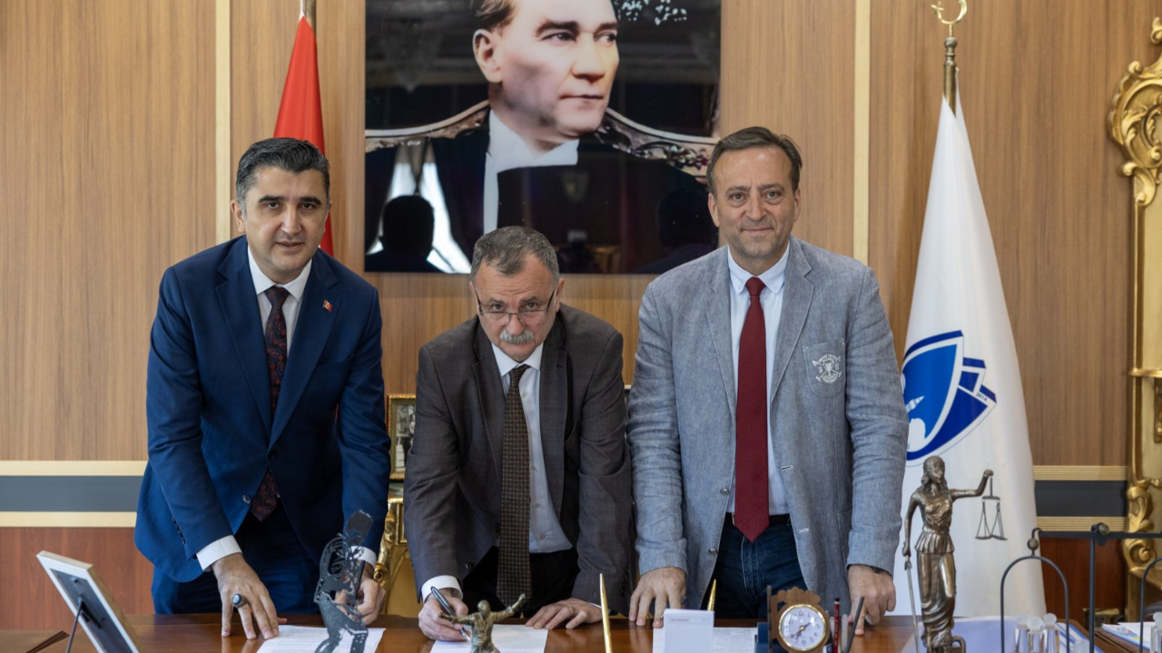 Yunusemre’den Aigai Antik Kenti’ne Arkeolojik Destek