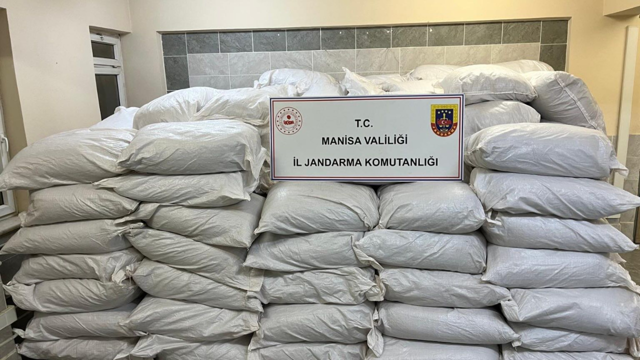 Ahmetli’de 7,9 Ton Kaçak Tütün Ele Geçirildi